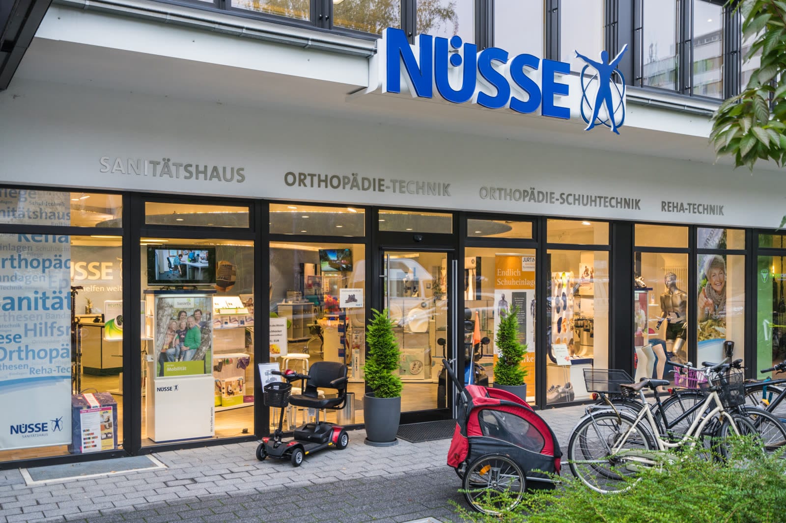 Entrance to the main location in Göttingen